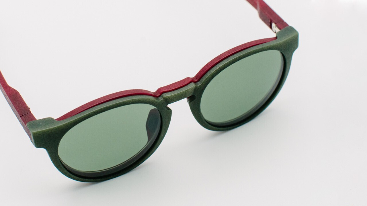 Clip-on SUSE in Smoky Olive + frame SUSE in Raspberry Sorbet