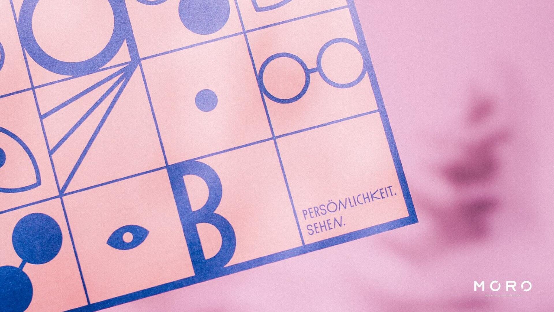 A pink and purple grid poster with abstract shapes and German text PERSÖNLICHKEIT. SEHEN. in the lower right corner. The word MURO appears in white at the bottom right on a blurred pink background.