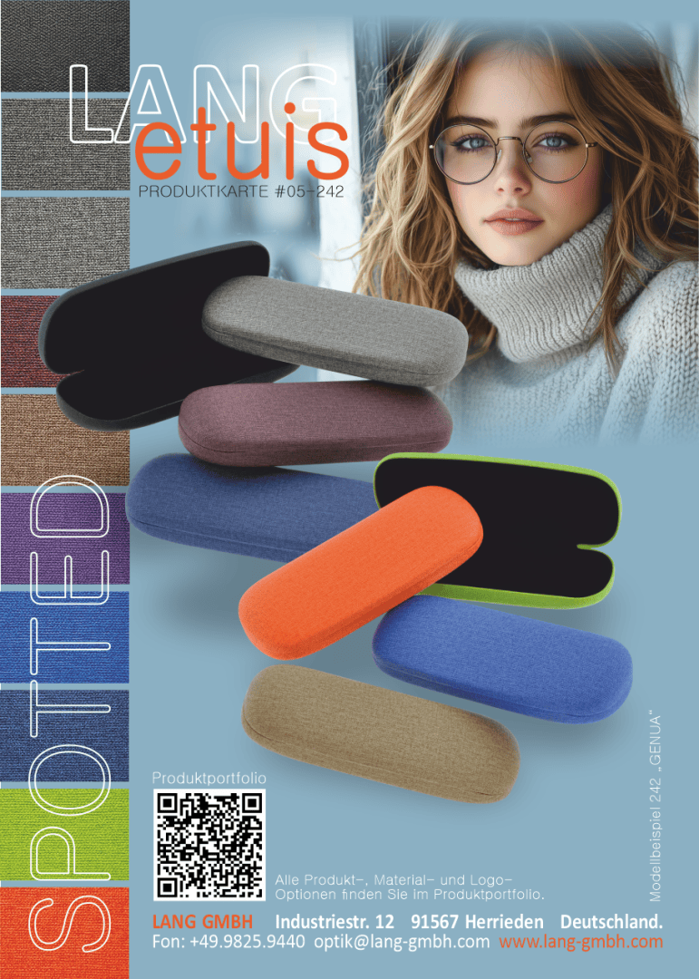 Ein Produktflyer mit stoffbezogenen Brillenetuis in verschiedenen Farben, Stoffmustern auf der linken Seite, einer jungen Frau mit Brille oben rechts und Kontaktdaten des Unternehmens am unteren Rand.
