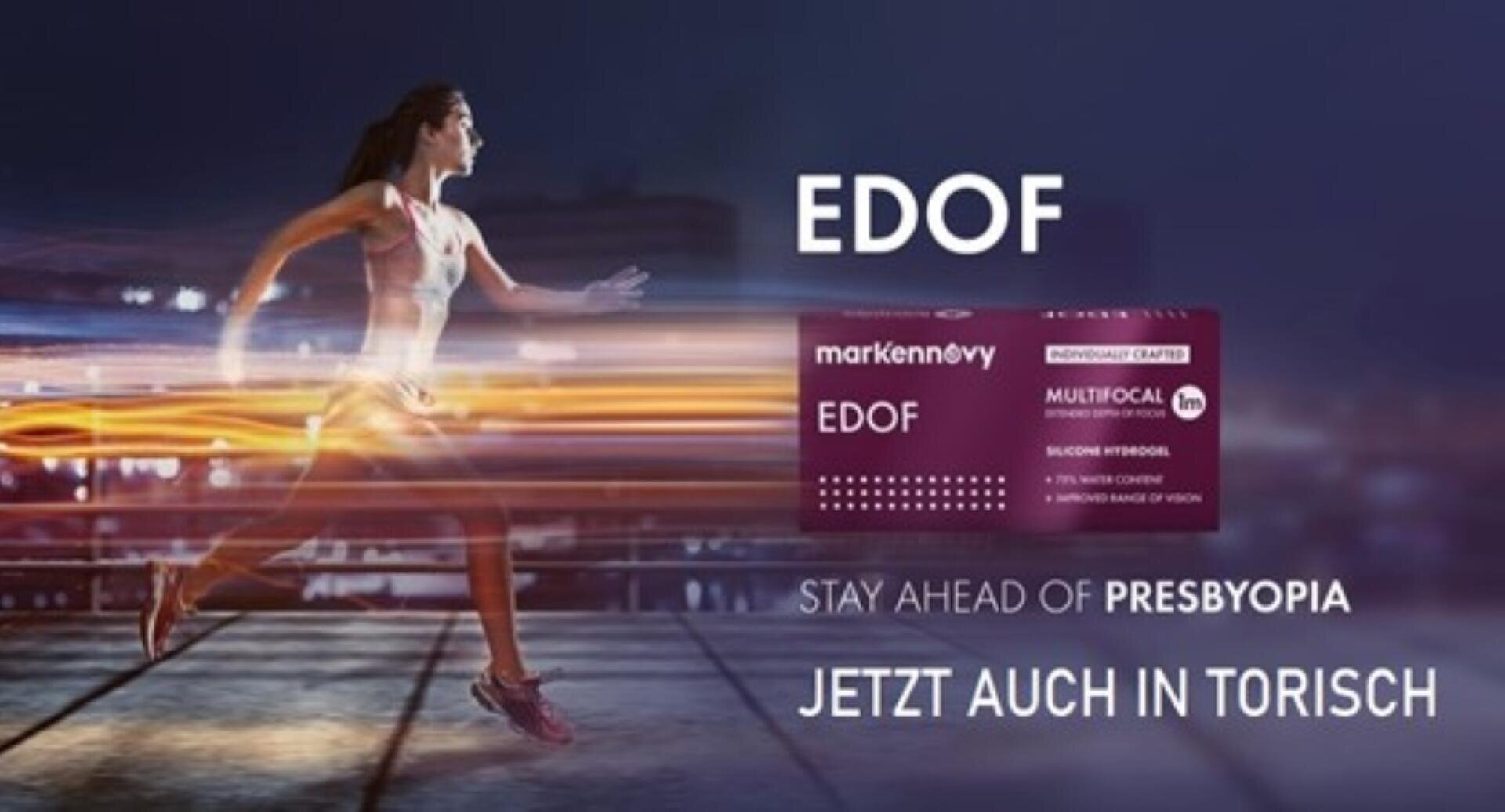 Eine Frau in sportlicher Kleidung läuft nachts vor einem städtischen Hintergrund. Neben ihr steht eine Produktbox mit der Aufschrift markennovy EDOF. Der Text lautet: STAY AHEAD OF PRESBYOPIA und JETZT AUCH IN TORISCH.