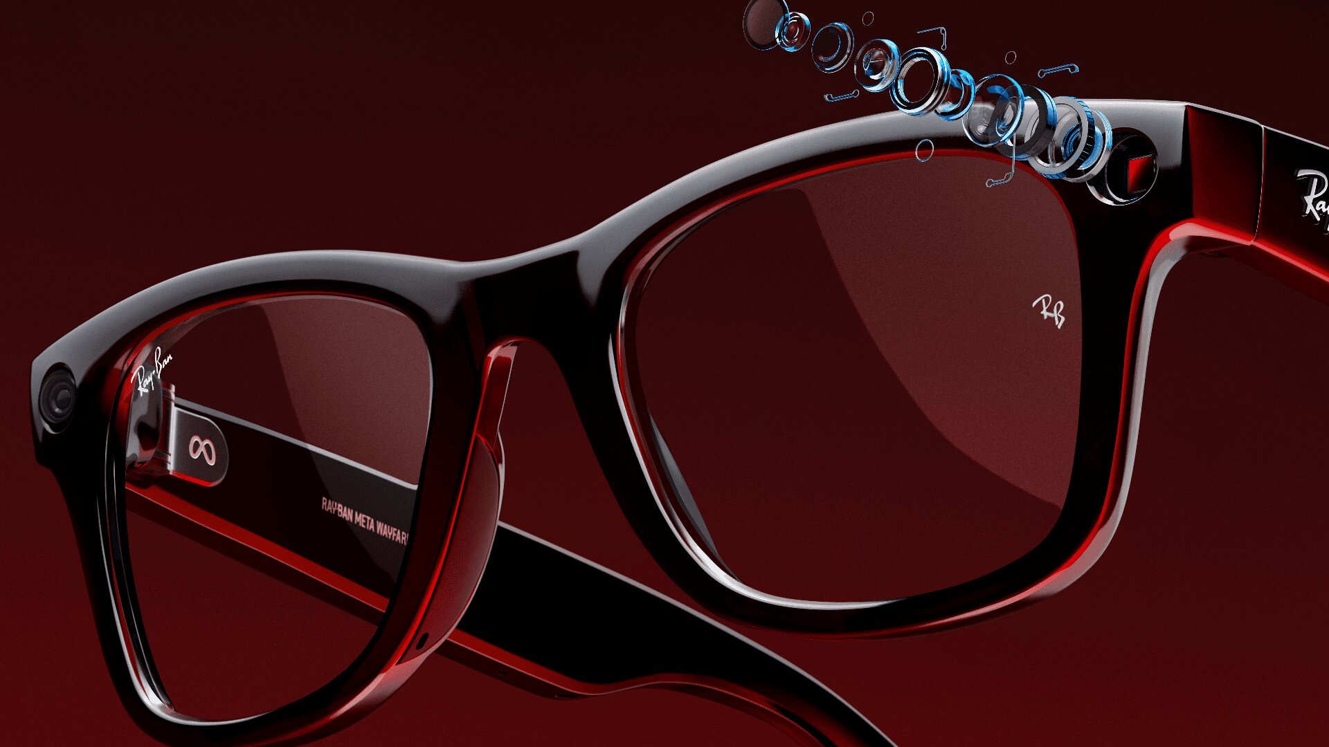 Nahaufnahme einer schwarz-roten Ray-Ban-Smartbrille mit kleinen blauen technischen Komponenten, die über dem Rahmen schweben und die in die Brille integrierte Technologie hervorheben.