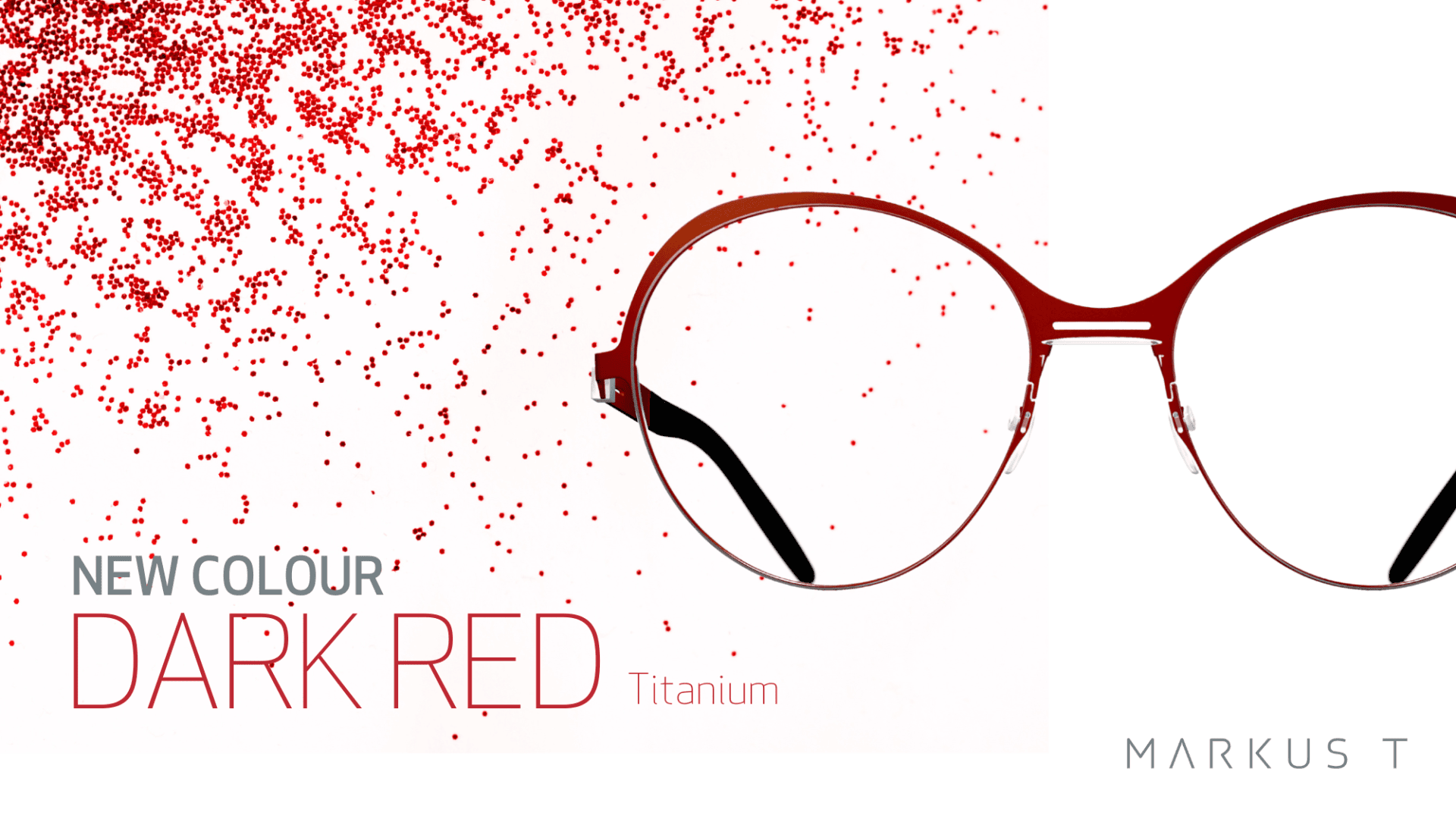 Ein stilvolles Brillengestell in Dunkelrot ist vor einem weißen Hintergrund mit verstreuten roten Punkten zu sehen. Der Text lautet NEW COLOUR DARK RED Titanium und MARKUS T in der unteren rechten Ecke.