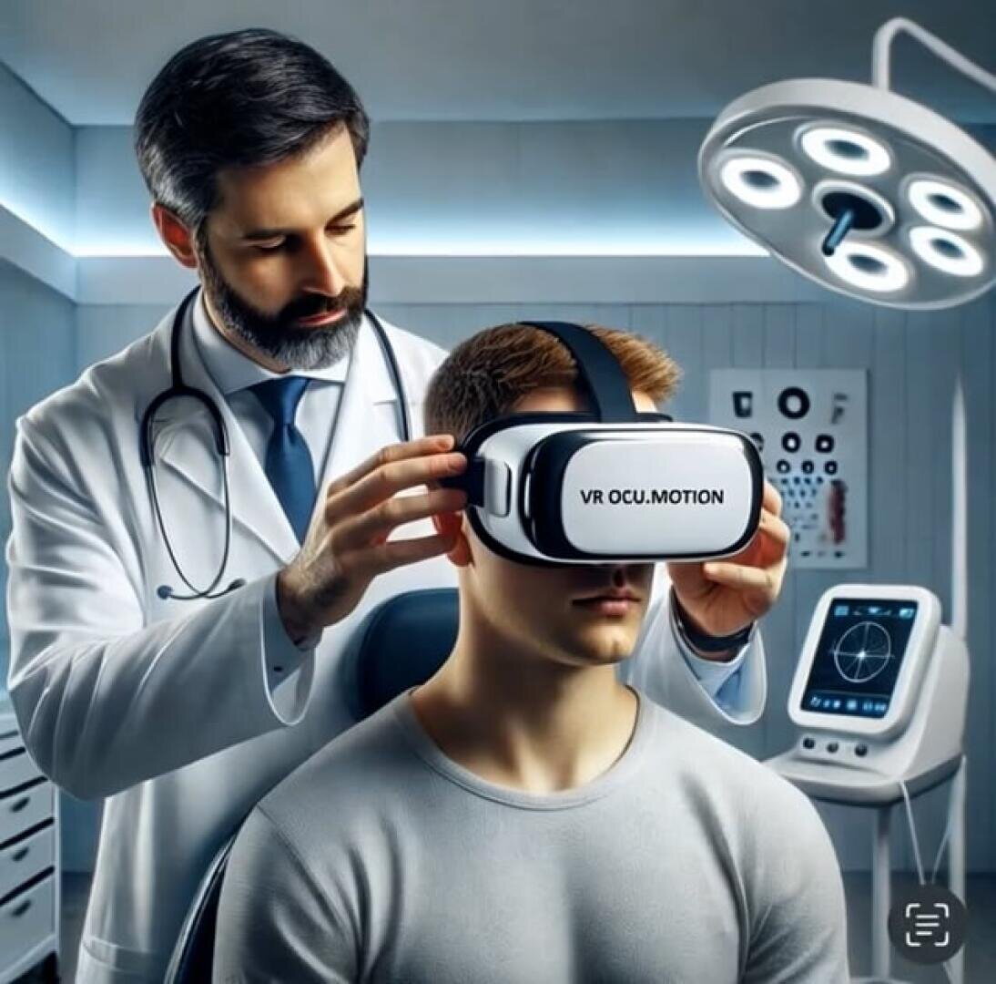 Ein Arzt setzt einem sitzenden Patienten ein VR-Headset mit der Aufschrift VR COLMOTION in einem modernen medizinischen Untersuchungsraum auf, in dem medizinische Geräte und Operationsleuchten zu sehen sind.