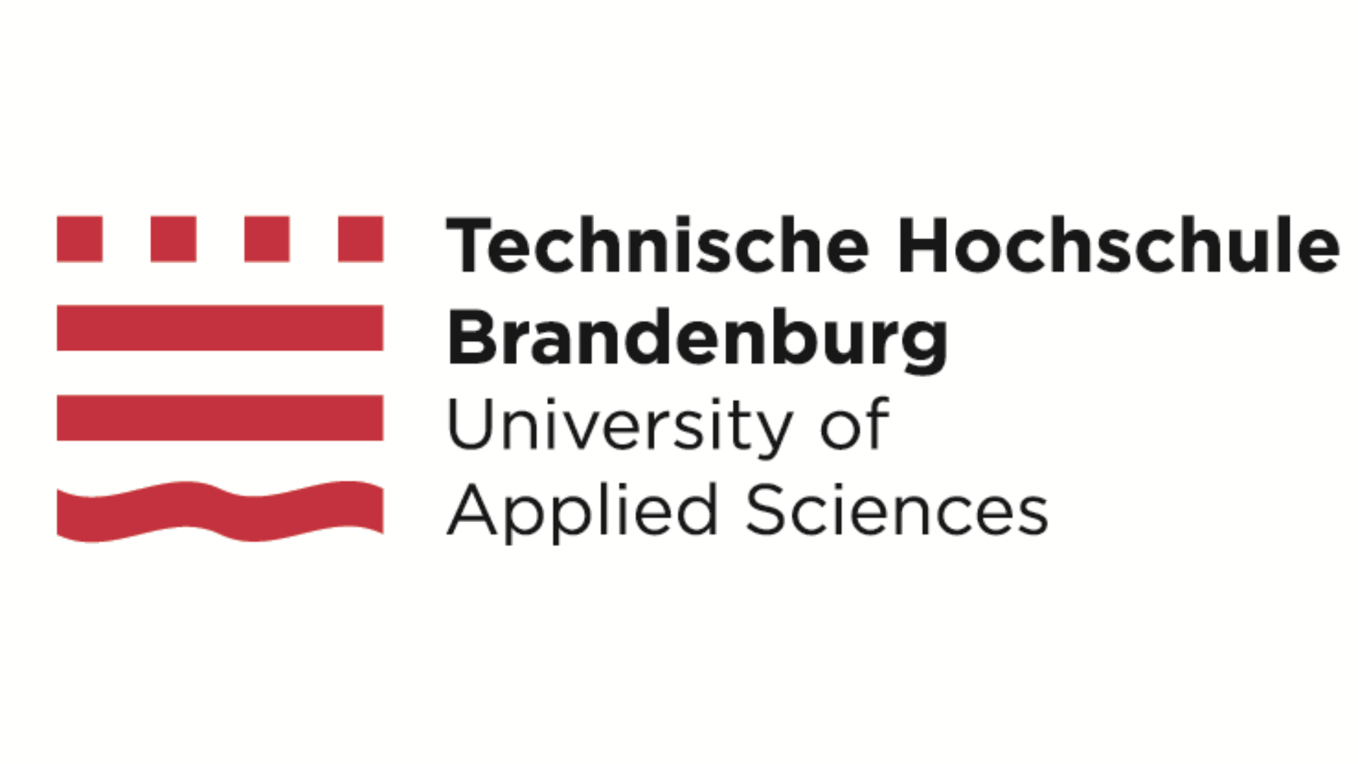 Logo der Technischen Hochschule Brandenburg mit vier roten Blöcken und einer roten Wellenlinie auf der linken Seite sowie dem Hochschulnamen in schwarzer Schrift auf der rechten Seite.