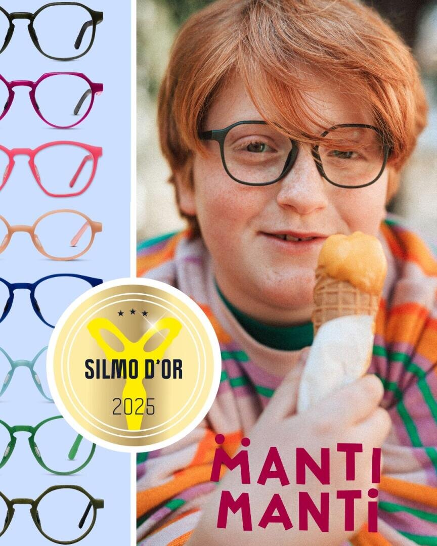 Ein lächelndes rothaariges Kind mit Brille hält eine Eiswaffel. Auf der linken Seite sind bunte Brillengestelle zu sehen, und ein Silmo DOr 2025-Auszeichnungsabzeichen ist abgebildet. Der Text MANTI MANTI erscheint am unteren Rand.