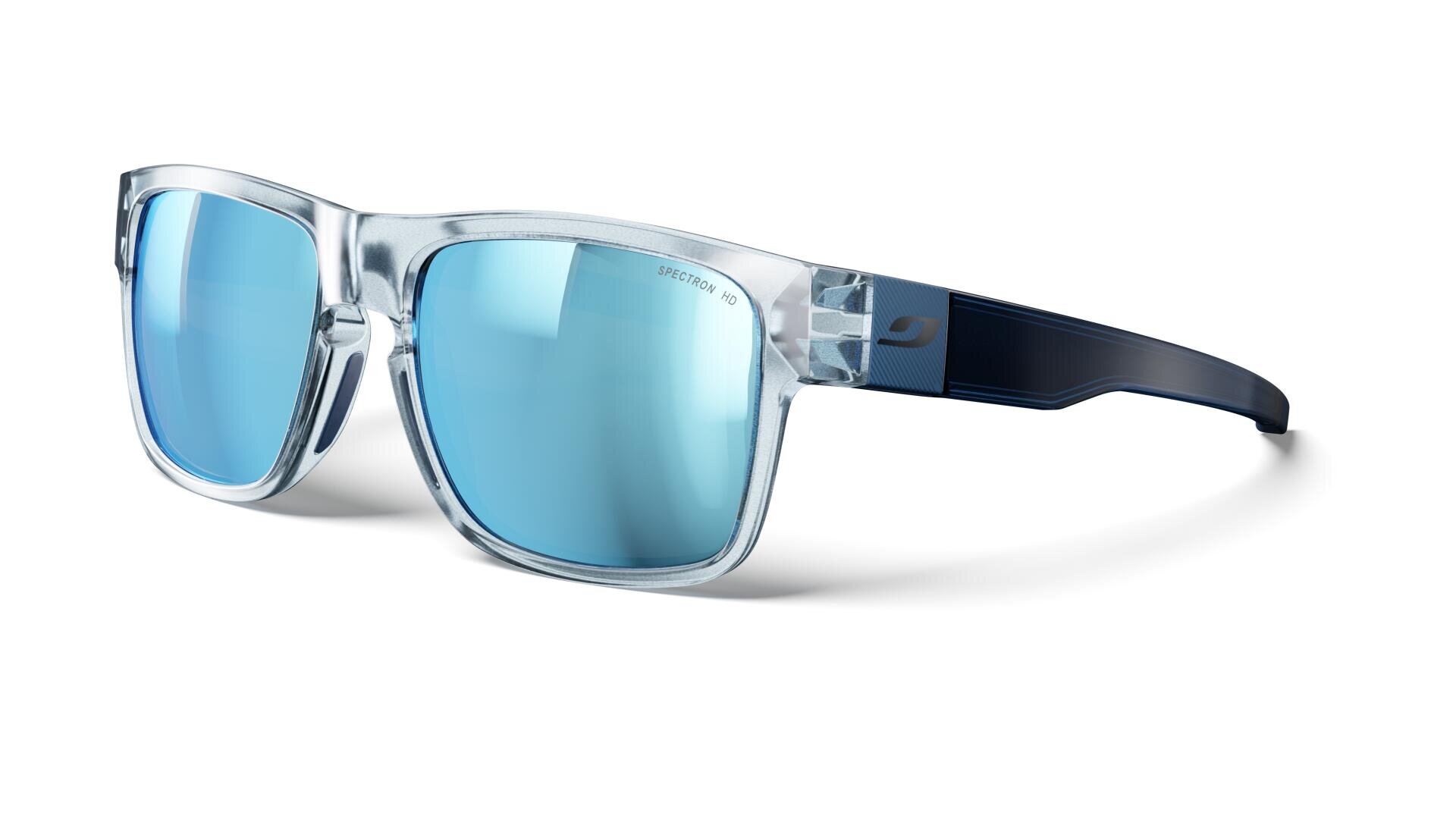 Eine Sonnenbrille mit transparentem Rahmen, blau verspiegelten Gläsern und dunkelblauen Bügeln auf weißem Hintergrund.