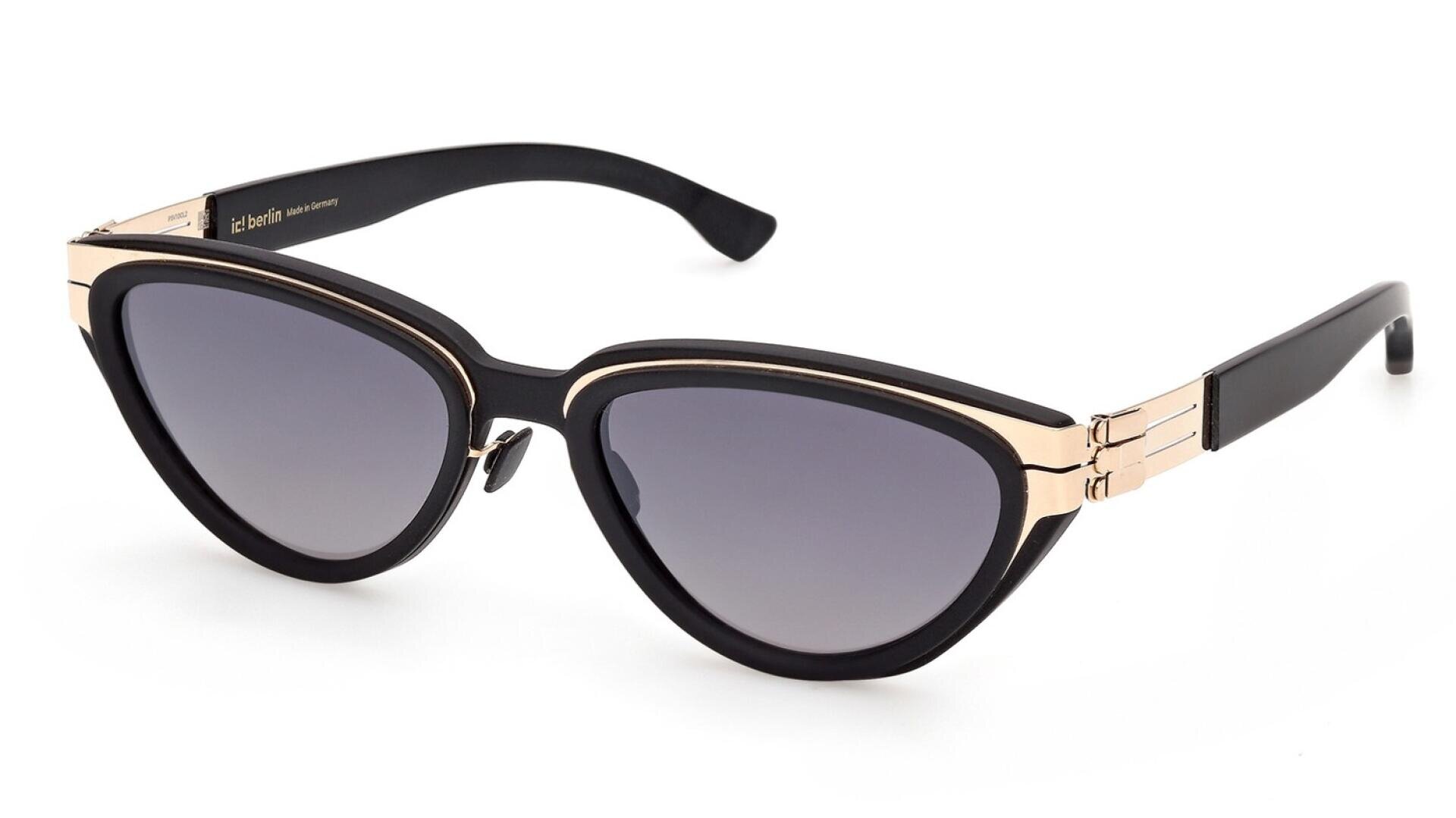 Schwarze Cat-Eye-Sonnenbrille mit dunkel getönten Gläsern, goldenen Akzenten an Rahmen und Bügeln und einem modernen, stilvollen Design auf weißem Hintergrund.