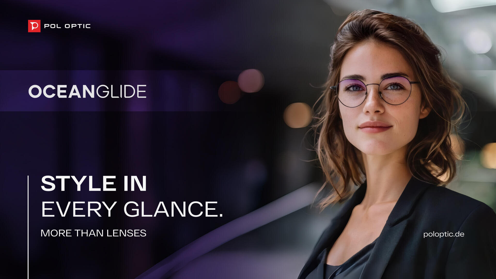 Eine Frau mit hellbraunem Haar und Brille steht selbstbewusst da und trägt einen dunklen Blazer. Der Text lautet "OCEANGLIDE" und "STYLE IN EVERY GLANCE. MORE THAN LENSES". Das Pol Optic-Logo erscheint in der oberen linken Ecke.