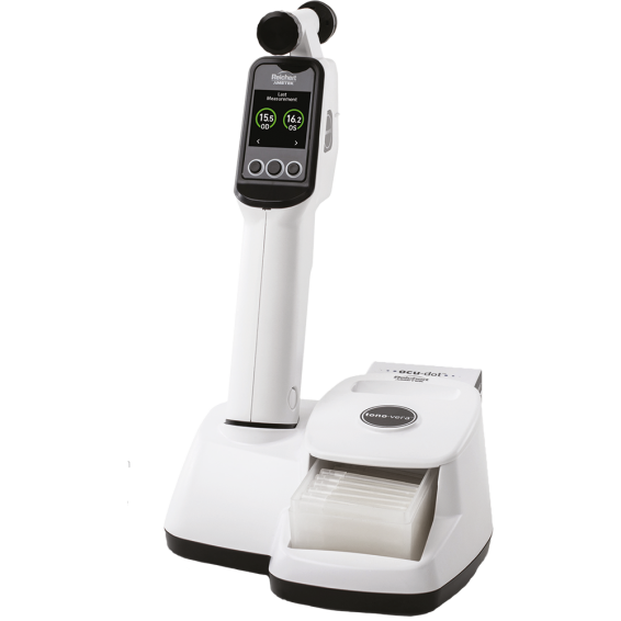 Ein weißes elektronisches medizinisches Gerät mit einer digitalen Anzeige und Tasten, das vertikal auf einem Sockel neben einem Tablett mit mehreren Objektträgern aus Klarglas montiert ist und für Labor- oder Diagnosezwecke verwendet wird.